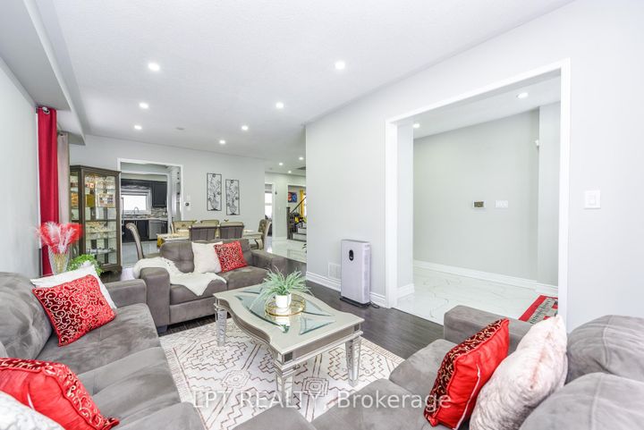 Photo 4 at 7 Chapparal Drive, Wellington, Brampton