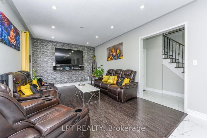 Photo 11 at 7 Chapparal Drive, Wellington, Brampton