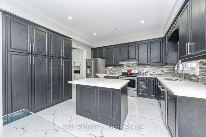 Photo 14 at 7 Chapparal Drive, Wellington, Brampton