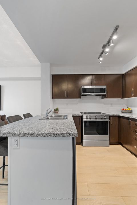 Photo 4 at 606 - 3 Michael Power Place, City Centre West, Toronto