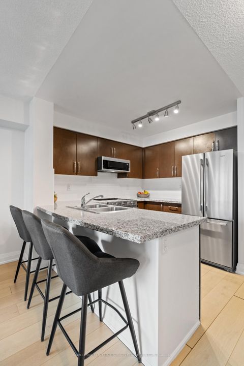 Photo 5 at 606 - 3 Michael Power Place, City Centre West, Toronto