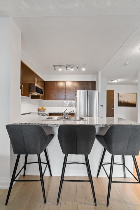 Photo 6 at 606 - 3 Michael Power Place, City Centre West, Toronto