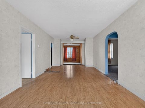 Photo 2 at 208 Essex Avenue, Harding, Richmond Hill