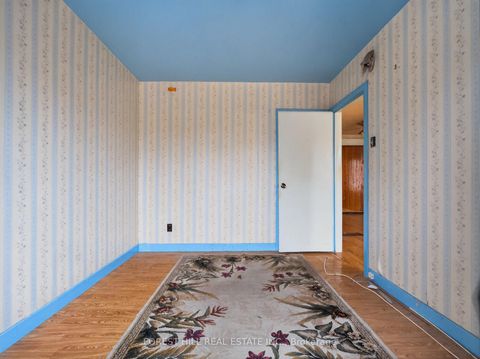 Photo 6 at 208 Essex Avenue, Harding, Richmond Hill