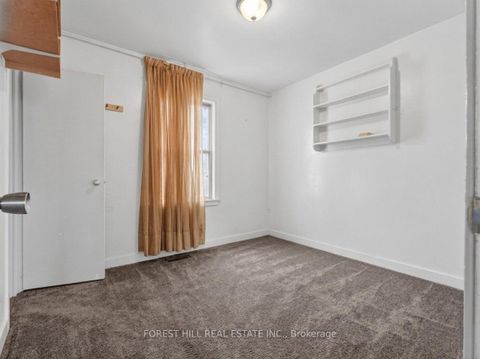 Photo 8 at 208 Essex Avenue, Harding, Richmond Hill