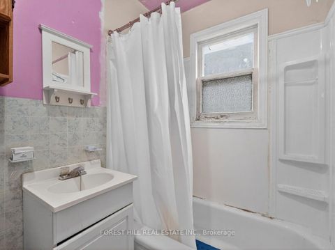 Photo 9 at 208 Essex Avenue, Harding, Richmond Hill