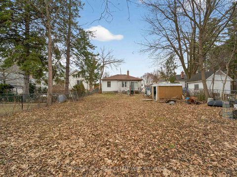 Photo 11 at 208 Essex Avenue, Harding, Richmond Hill