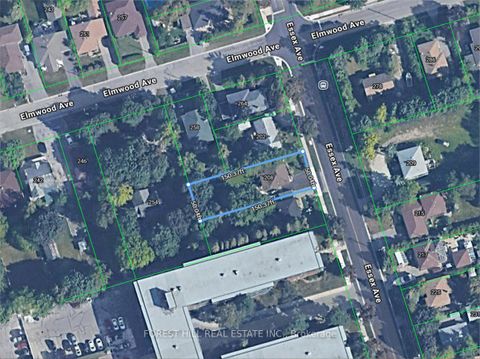 Photo 12 at 208 Essex Avenue, Harding, Richmond Hill