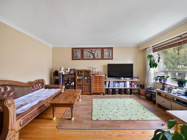 Photo 3 at 45 Northwood Drive, Newtonbrook East, Toronto