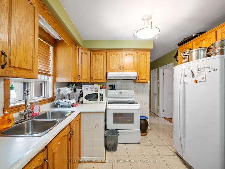 Photo 11 at 45 Northwood Drive, Newtonbrook East, Toronto