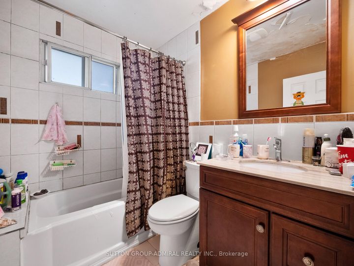 Photo 13 at 45 Northwood Drive, Newtonbrook East, Toronto
