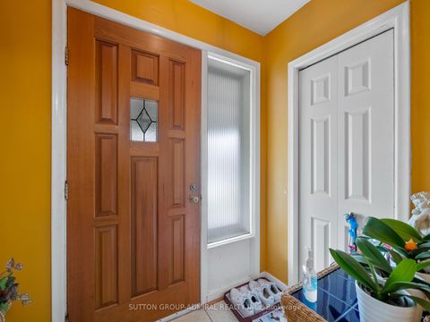 Photo 2 at 45 Northwood Drive, Newtonbrook East, Toronto