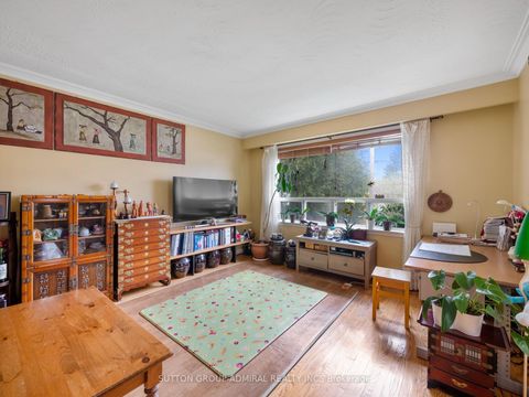 Photo 4 at 45 Northwood Drive, Newtonbrook East, Toronto