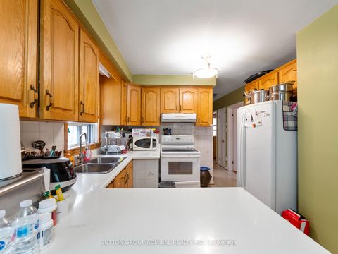 Photo 9 at 45 Northwood Drive, Newtonbrook East, Toronto