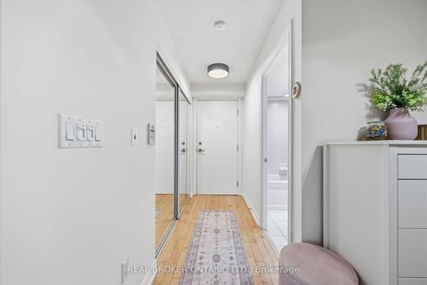 Photo 4 at 636 - 250 Wellington Street W, Waterfront Communities C1, Toronto