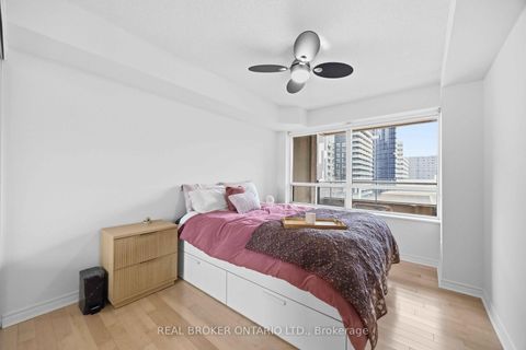 Photo 8 at 636 - 250 Wellington Street W, Waterfront Communities C1, Toronto
