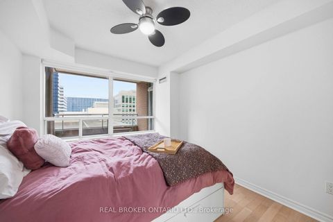 Photo 9 at 636 - 250 Wellington Street W, Waterfront Communities C1, Toronto