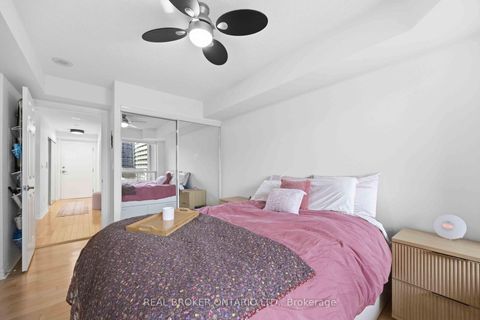 Photo 10 at 636 - 250 Wellington Street W, Waterfront Communities C1, Toronto