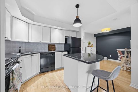 Photo 12 at 636 - 250 Wellington Street W, Waterfront Communities C1, Toronto