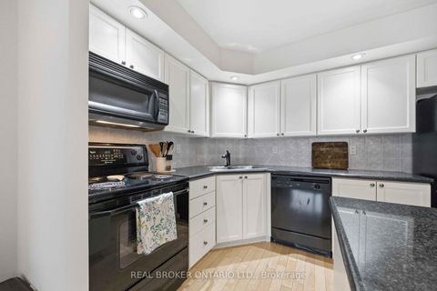 Photo 13 at 636 - 250 Wellington Street W, Waterfront Communities C1, Toronto