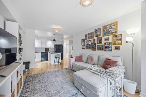 Photo 14 at 636 - 250 Wellington Street W, Waterfront Communities C1, Toronto