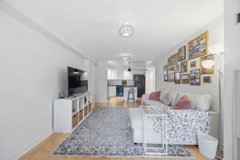 Photo 15 at 636 - 250 Wellington Street W, Waterfront Communities C1, Toronto