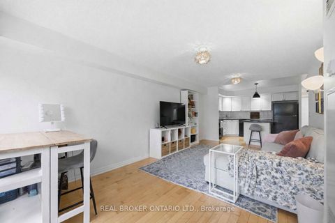Photo 17 at 636 - 250 Wellington Street W, Waterfront Communities C1, Toronto
