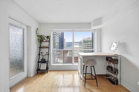 Photo 19 at 636 - 250 Wellington Street W, Waterfront Communities C1, Toronto