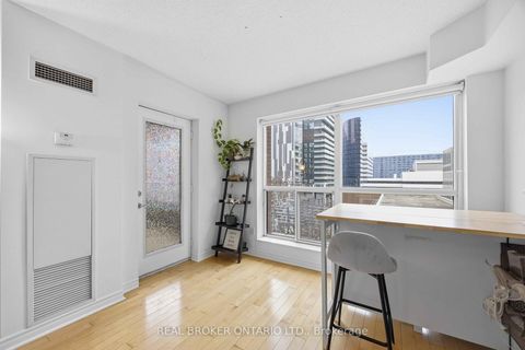 Photo 20 at 636 - 250 Wellington Street W, Waterfront Communities C1, Toronto
