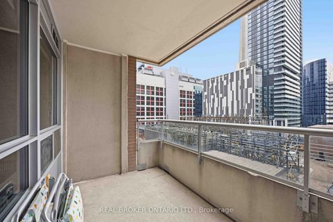 Photo 21 at 636 - 250 Wellington Street W, Waterfront Communities C1, Toronto