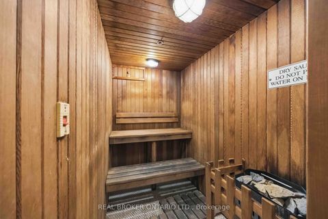 Photo 29 at 636 - 250 Wellington Street W, Waterfront Communities C1, Toronto