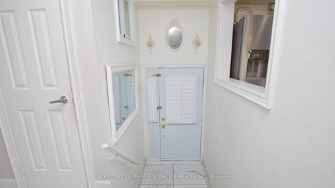 Photo 3 at 54 - 3525 Brandon Gate, Malton, Mississauga