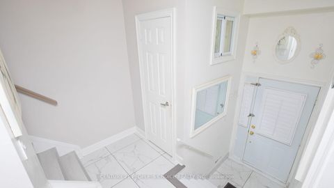 Photo 5 at 54 - 3525 Brandon Gate, Malton, Mississauga