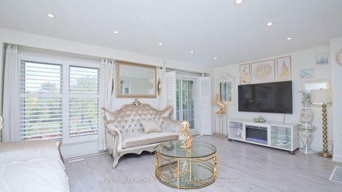 Photo 6 at 54 - 3525 Brandon Gate, Malton, Mississauga