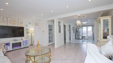 Photo 10 at 54 - 3525 Brandon Gate, Malton, Mississauga