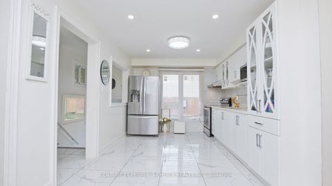 Photo 12 at 54 - 3525 Brandon Gate, Malton, Mississauga