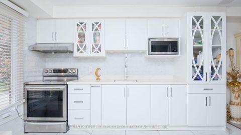 Photo 15 at 54 - 3525 Brandon Gate, Malton, Mississauga