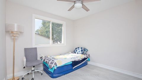 Photo 33 at 54 - 3525 Brandon Gate, Malton, Mississauga