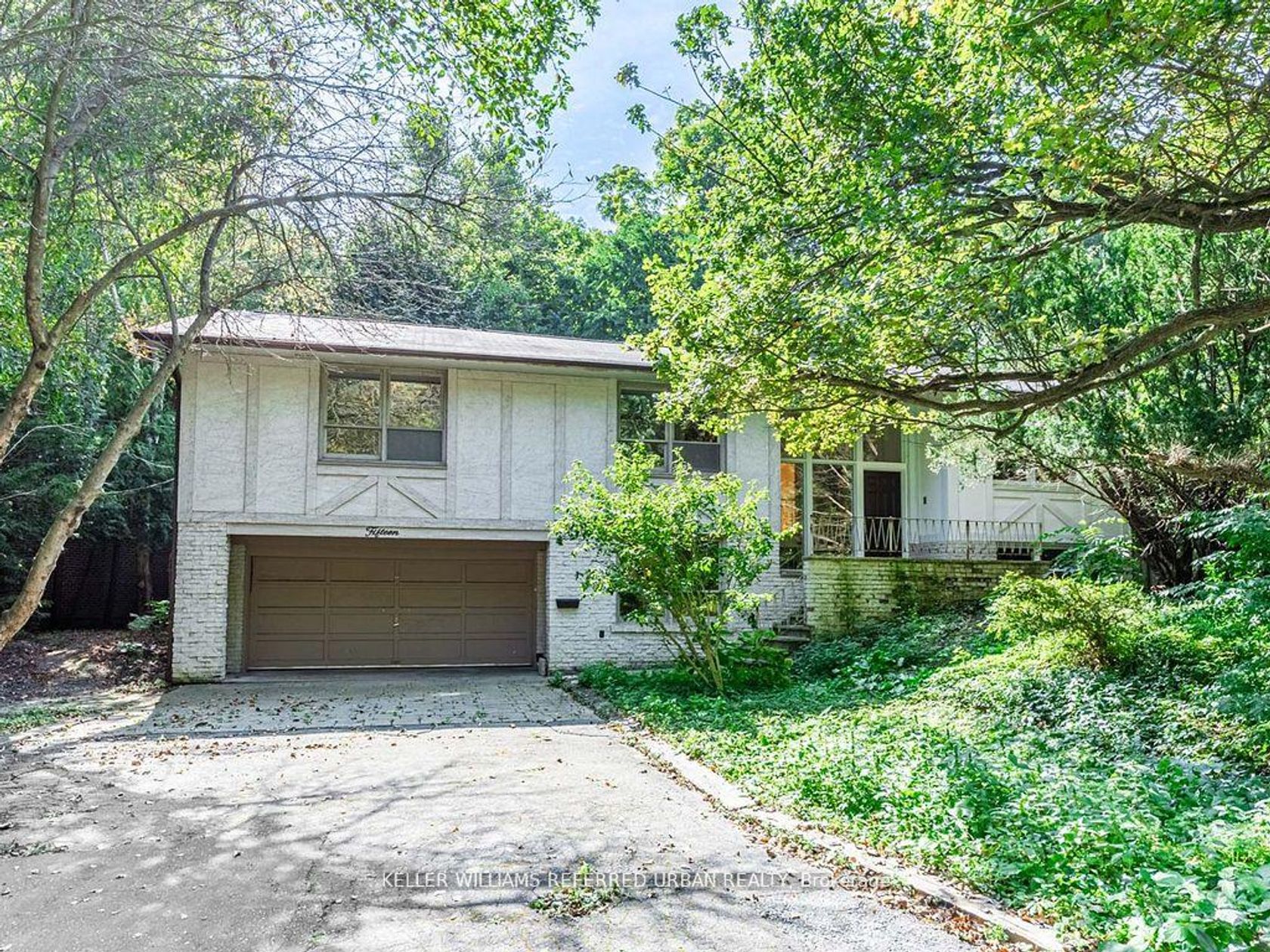 15 York Valley Crescent, York Mills, Toronto by Loree Meneguzzi Real Estate 15 York Valley Crescent, York Mills, Toronto