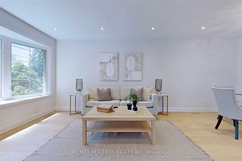 Photo 3 at 219 Beechy Drive, Crosby, Richmond Hill