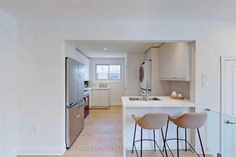 Photo 9 at 219 Beechy Drive, Crosby, Richmond Hill