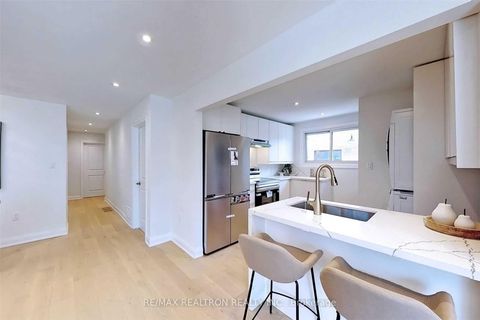 Photo 10 at 219 Beechy Drive, Crosby, Richmond Hill