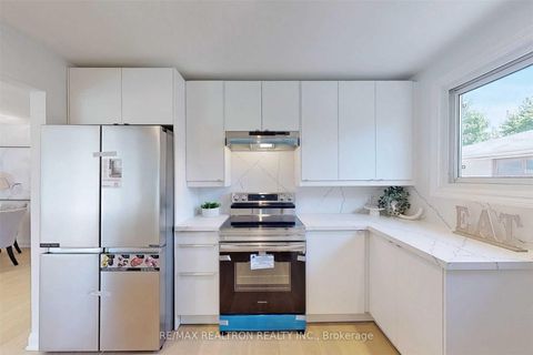 Photo 11 at 219 Beechy Drive, Crosby, Richmond Hill