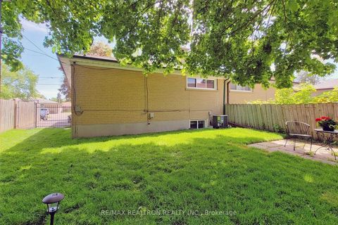 Photo 30 at 219 Beechy Drive, Crosby, Richmond Hill