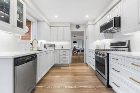 Photo 10 at 39 Norbert Crescent, West Deane, Toronto