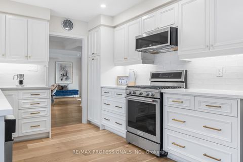 Photo 11 at 39 Norbert Crescent, West Deane, Toronto