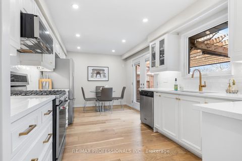 Photo 12 at 39 Norbert Crescent, West Deane, Toronto