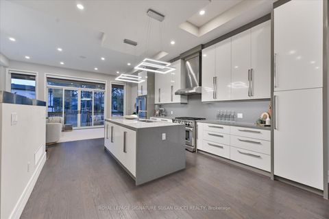 Photo 8 at 18 Ferris Road, Parkview, Toronto