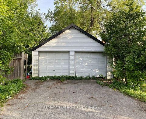 Photo 1 at 28 Kensington Avenue, Newtonbrook West, Toronto