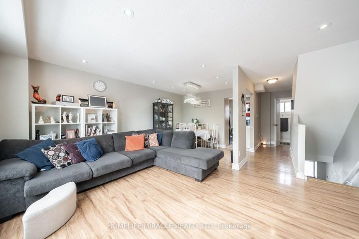 Photo 4 at 150 - 150 Enderby Crescent, Southgate, Brampton